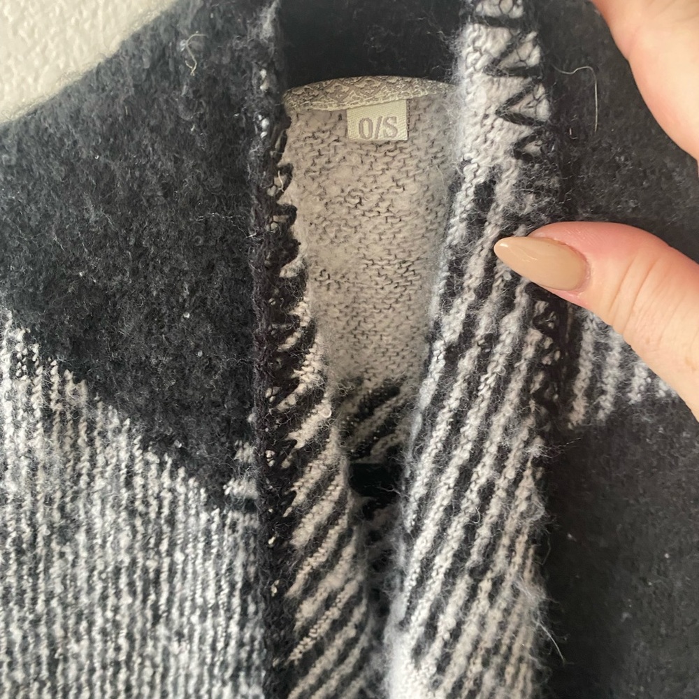 Poncho - Picture 2 of 2